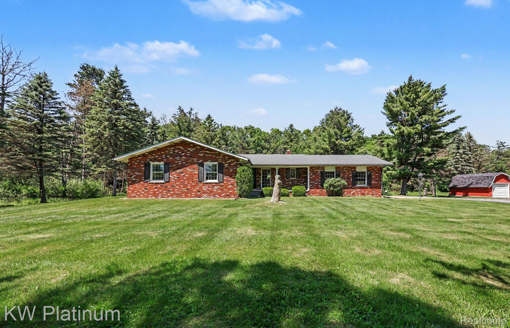 9474 Bartel Road Columbus, MI 48063 - Photo 2 of 31 002_file_4467.jpg
