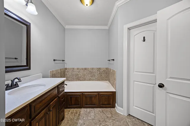 $388,000 | 25 Lamplighter Cove, Jackson, TN 38305