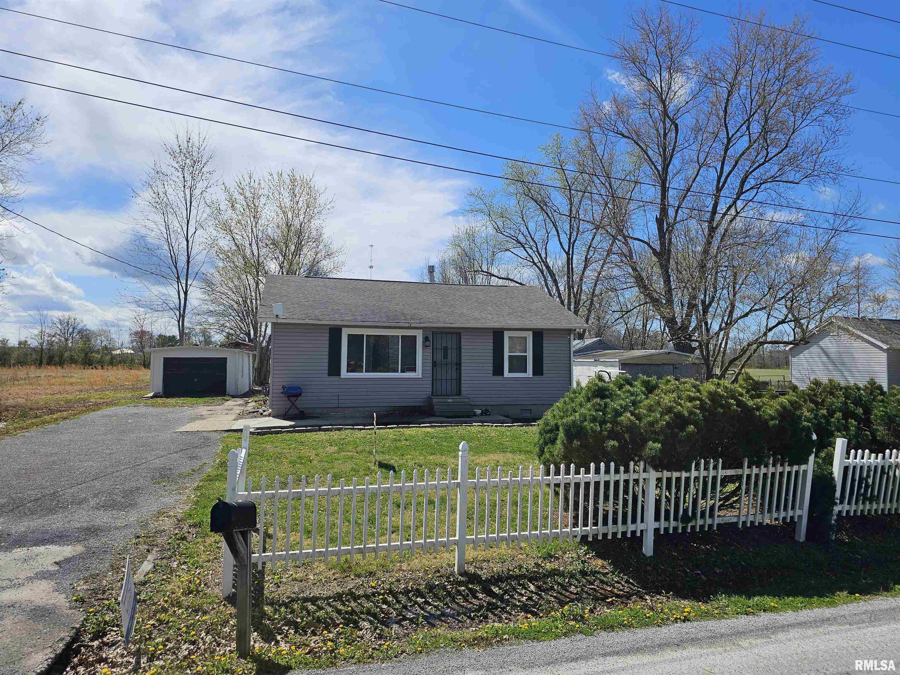 203 West Tamaroa Road Ina, IL 62846 - Photo 1 of 17