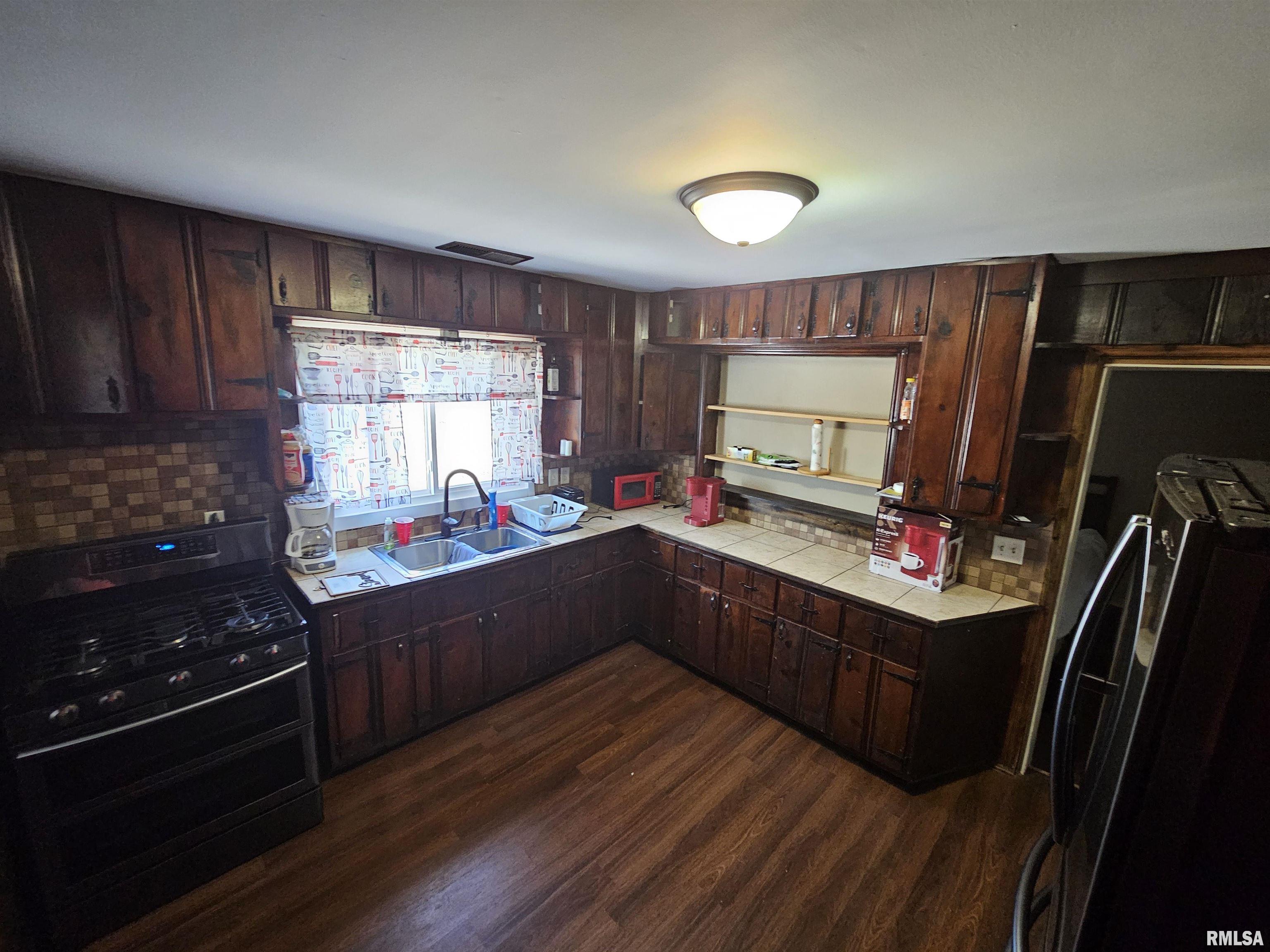 203 West Tamaroa Road Ina, IL 62846 - Photo 14 of 17