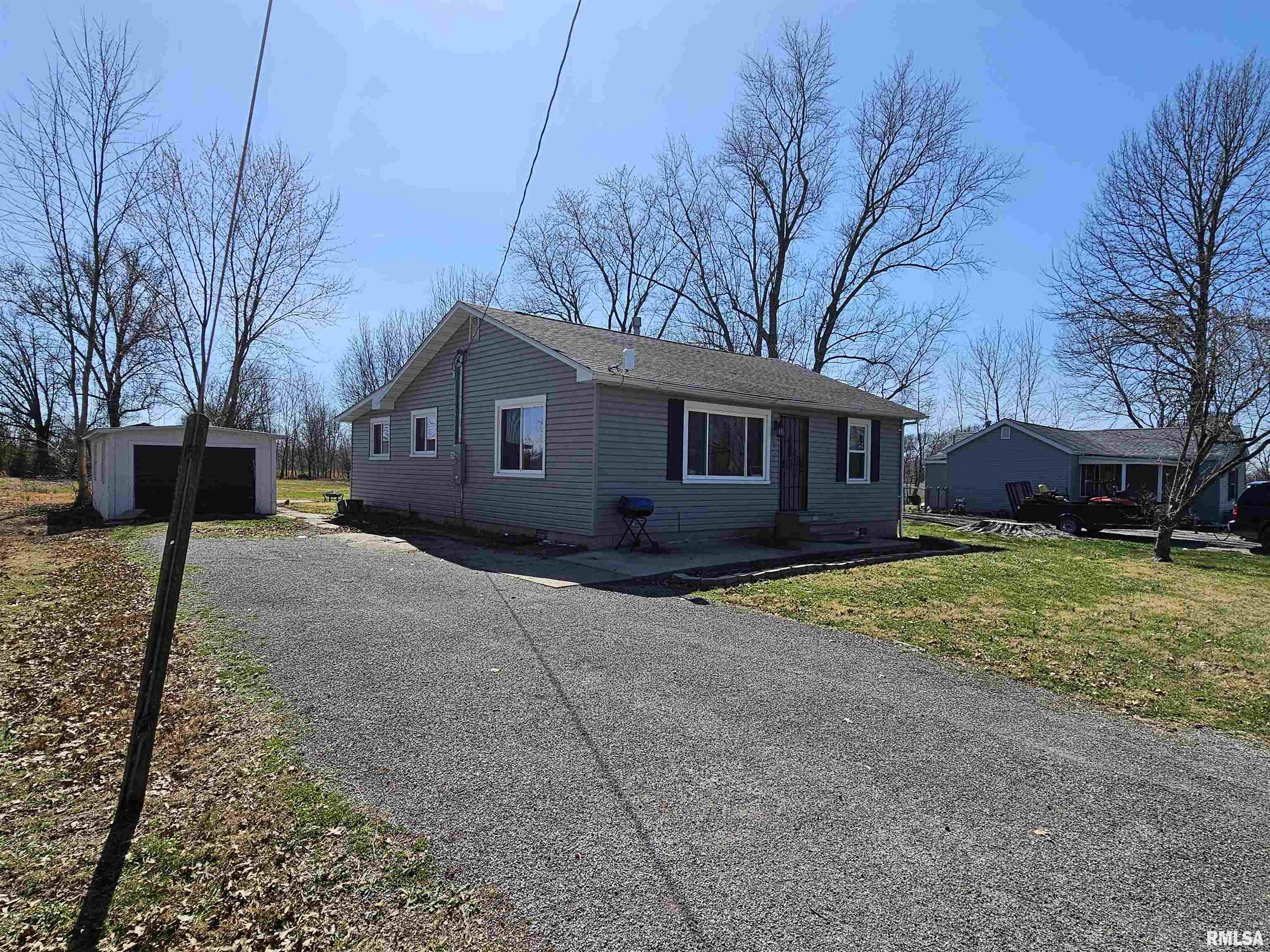 203 West Tamaroa Road Ina, IL 62846 - Photo 3 of 17
