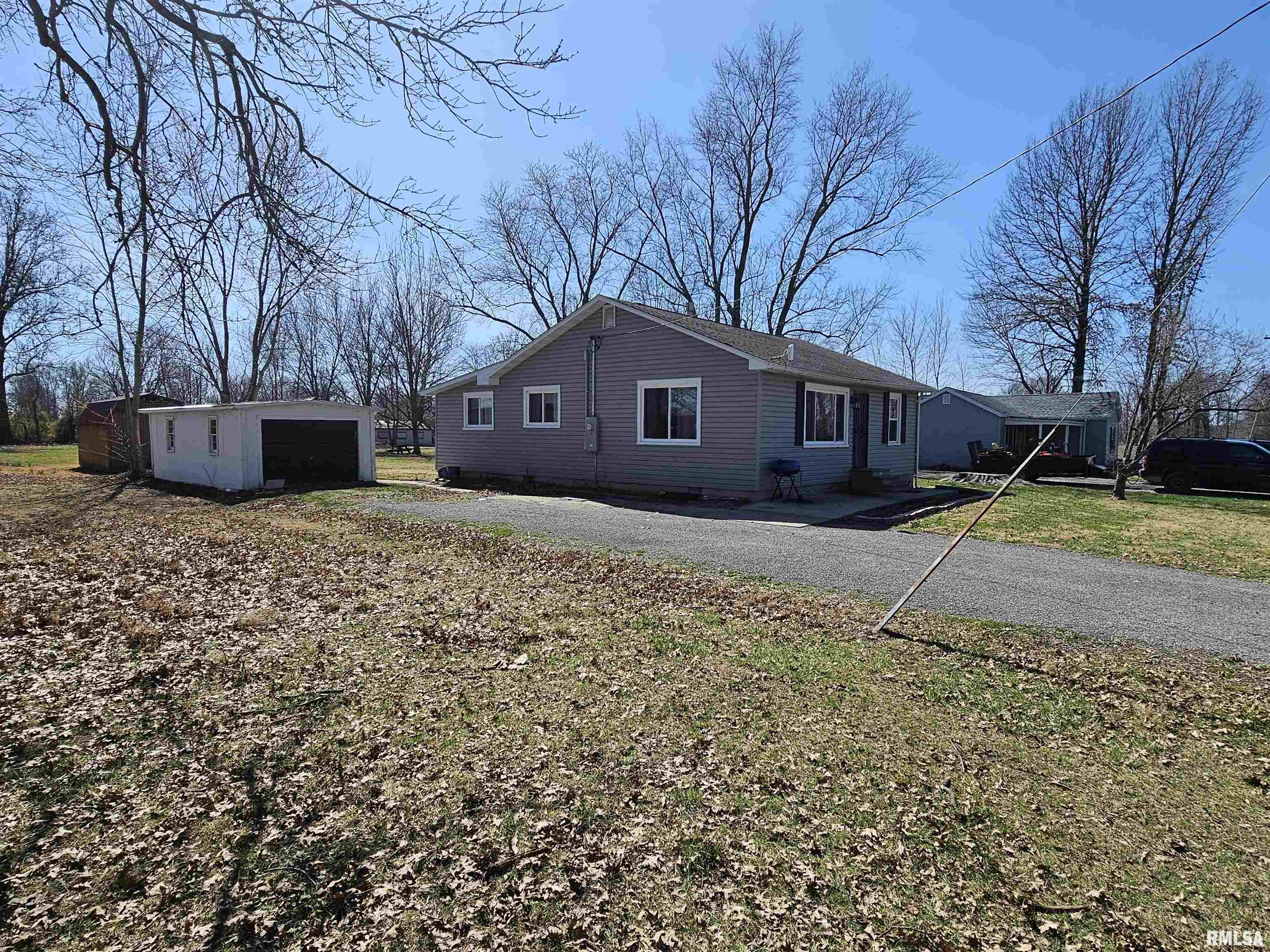 203 West Tamaroa Road Ina, IL 62846 - Photo 4 of 17