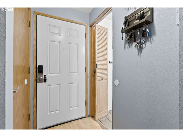 $399,900 | 216 Southeast 34th Circle, Troutdale, OR 97060