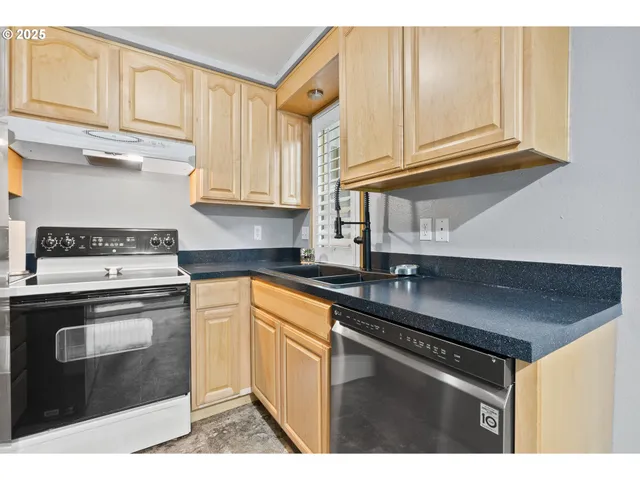 $399,900 | 216 Southeast 34th Circle, Troutdale, OR 97060