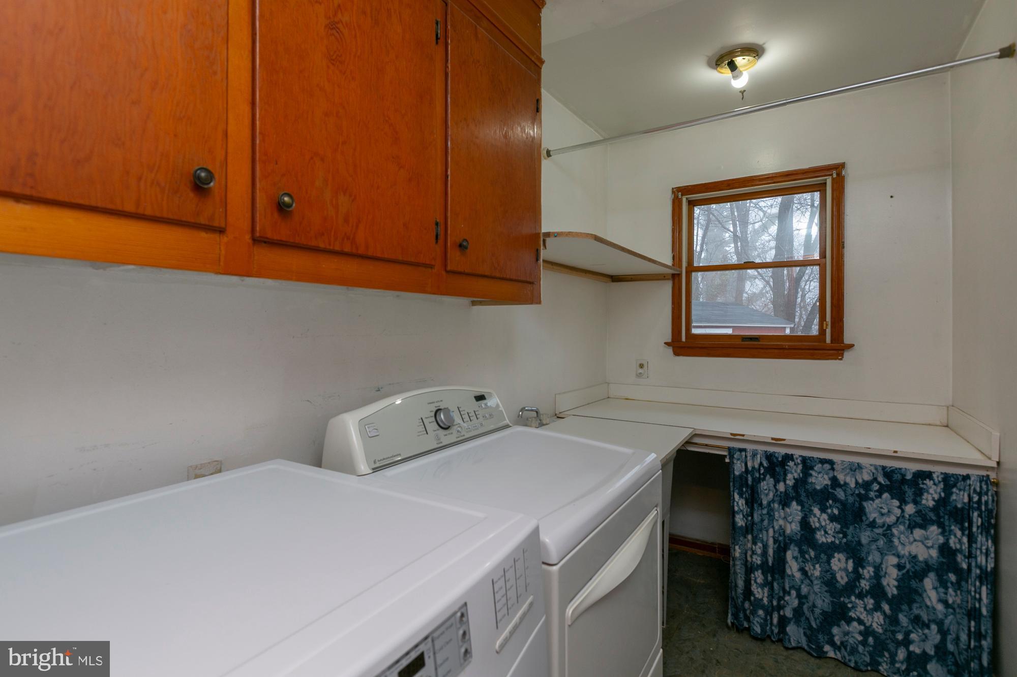 35 Grant Road Kearneysville, WV 25430 - Photo 28 of 122 a utility room with dryer and washer