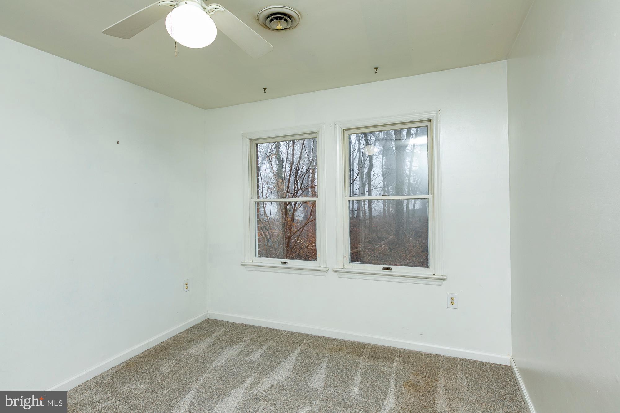 35 Grant Road Kearneysville, WV 25430 - Photo 32 of 122 an empty room with a window