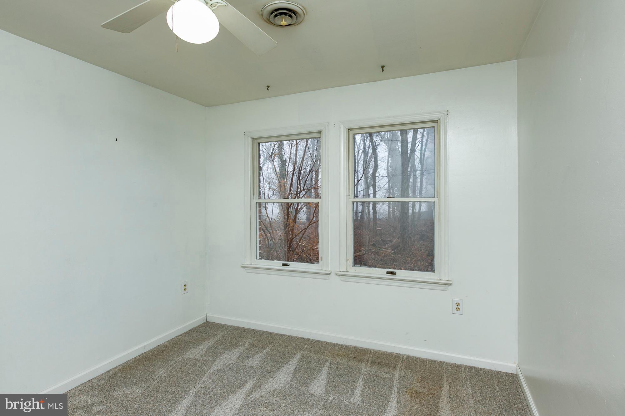 35 Grant Road Kearneysville, WV 25430 - Photo 33 of 122 an empty room with window