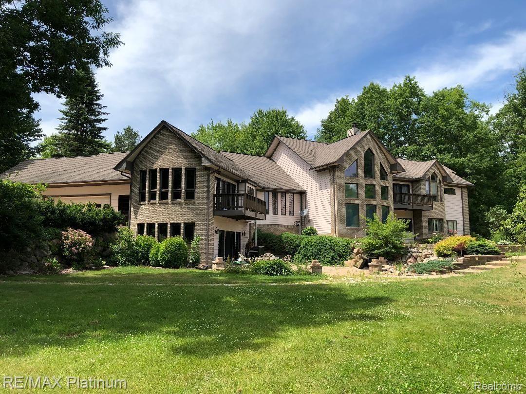 4040 Cullen Road Fenton, MI 48430 - Photo 4 of 36 Cullen Back.jpg