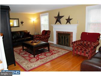 246 Franklin Avenue Springfield, PA 19064 - Photo 4 of 12 Living Room
