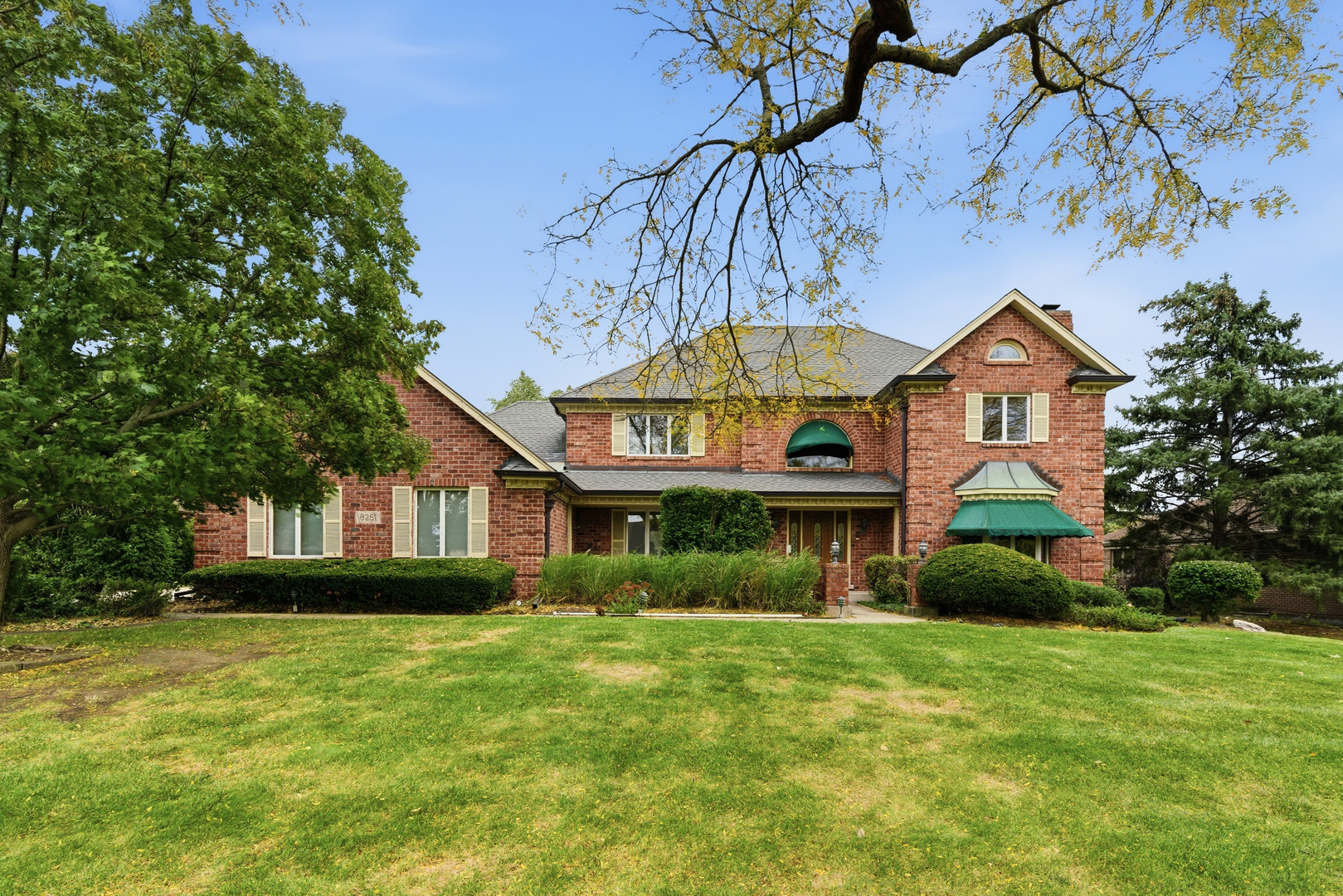 8261 Lake Ridge Drive Burr Ridge, IL 60527 - Photo 2 of 66 Gallery Image 2