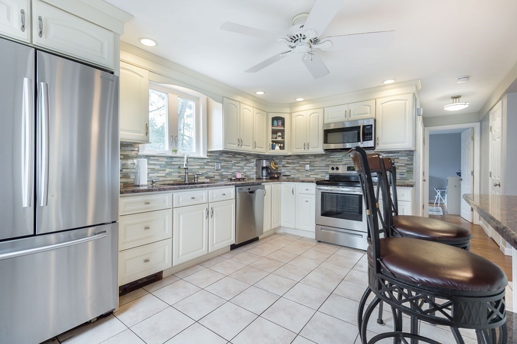 10 Pinewood Road Wilmington, MA 01887 - Photo 4 of 31 Gallery Image 4
