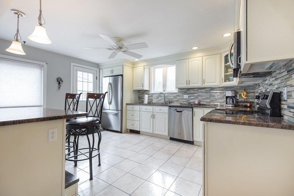 10 Pinewood Road Wilmington, MA 01887 - Photo 5 of 31 Gallery Image 5