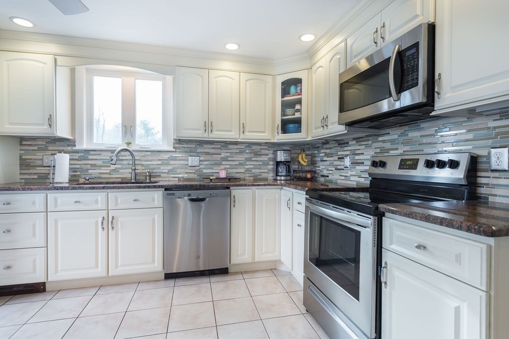 10 Pinewood Road Wilmington, MA 01887 - Photo 6 of 31 Gallery Image 6