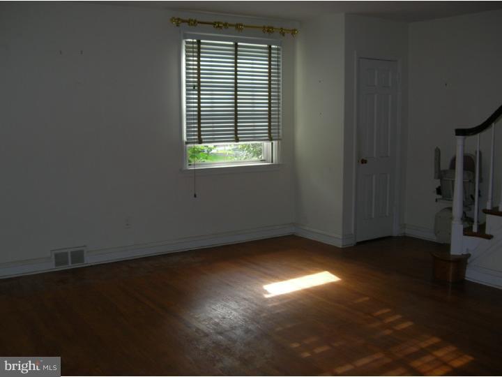 123 Madison Road Lansdowne, PA 19050 - Photo 2 of 13 Living Room