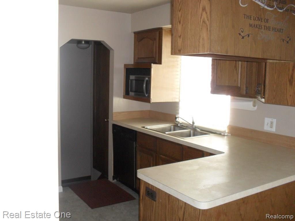 7109 Jenerous Street Center Line, MI 48015 - Photo 9 of 30 2014-06-27 09.04