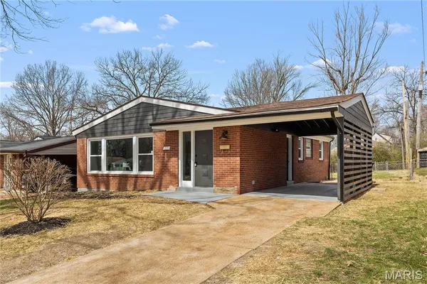 $335,000 | 7171 White Oak Lane, University City, MO 63130