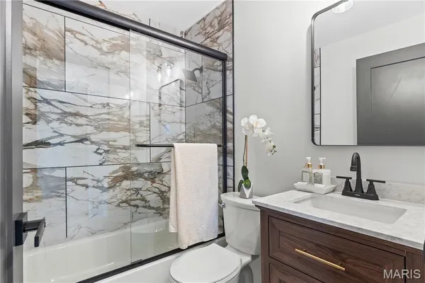 $335,000 | 7171 White Oak Lane, University City, MO 63130
