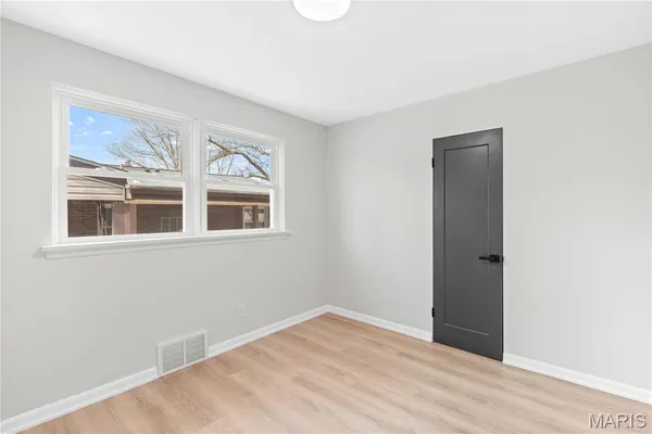 $335,000 | 7171 White Oak Lane, University City, MO 63130