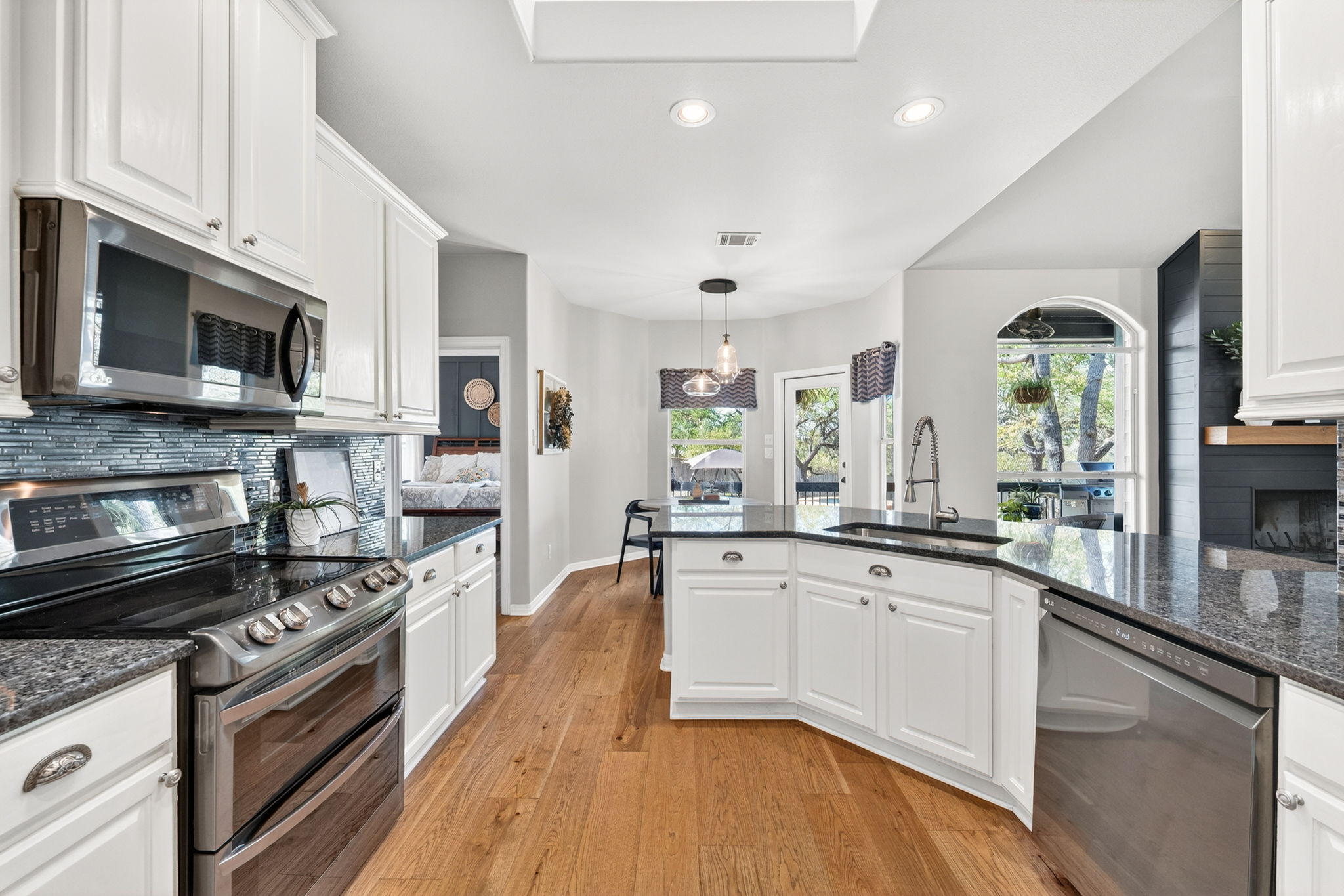 137 Ridgewood Cove Georgetown, TX 78633 - Photo 14 of 38