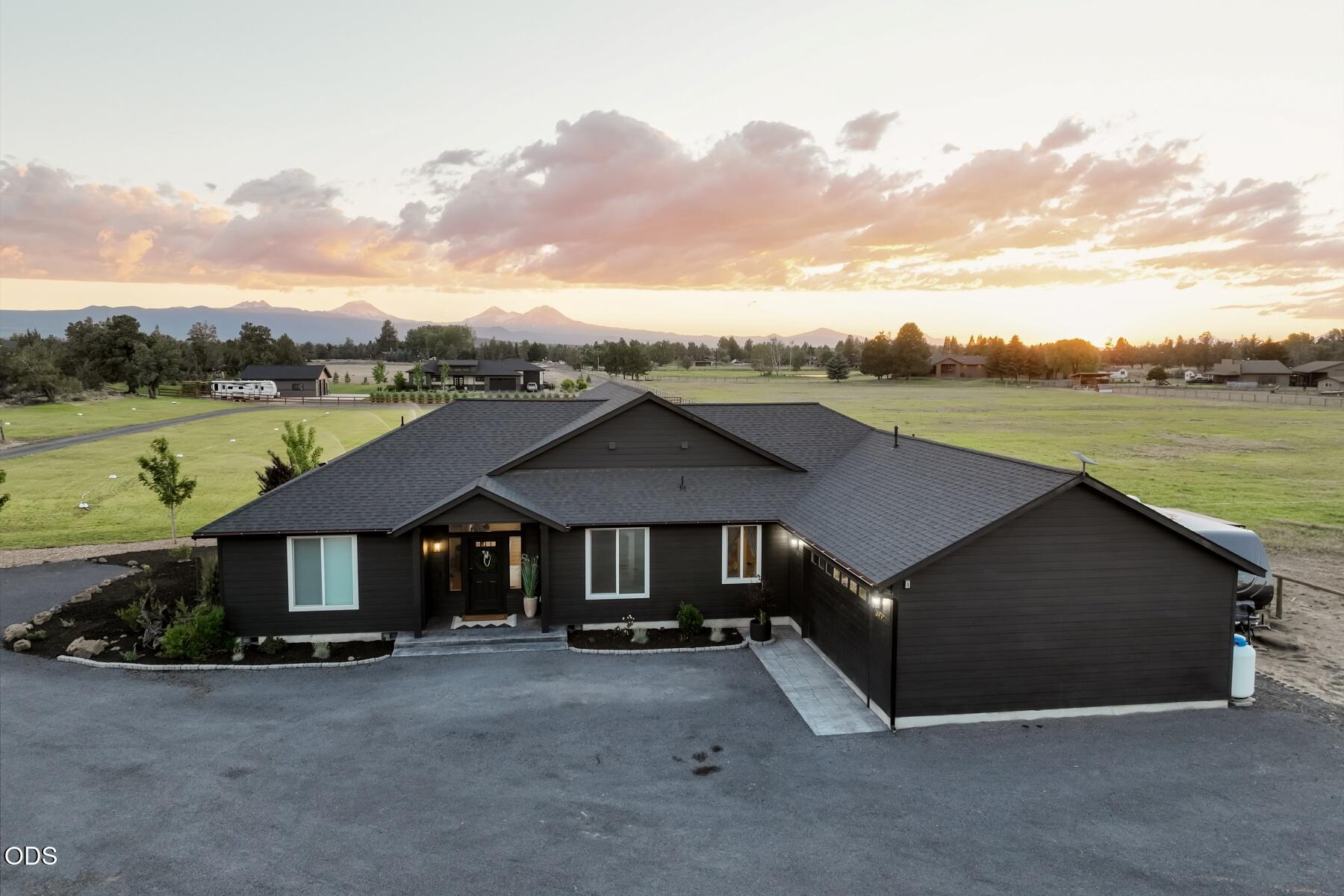 64794 Hunnell Road Bend, OR 97703 - Photo 42 of 51