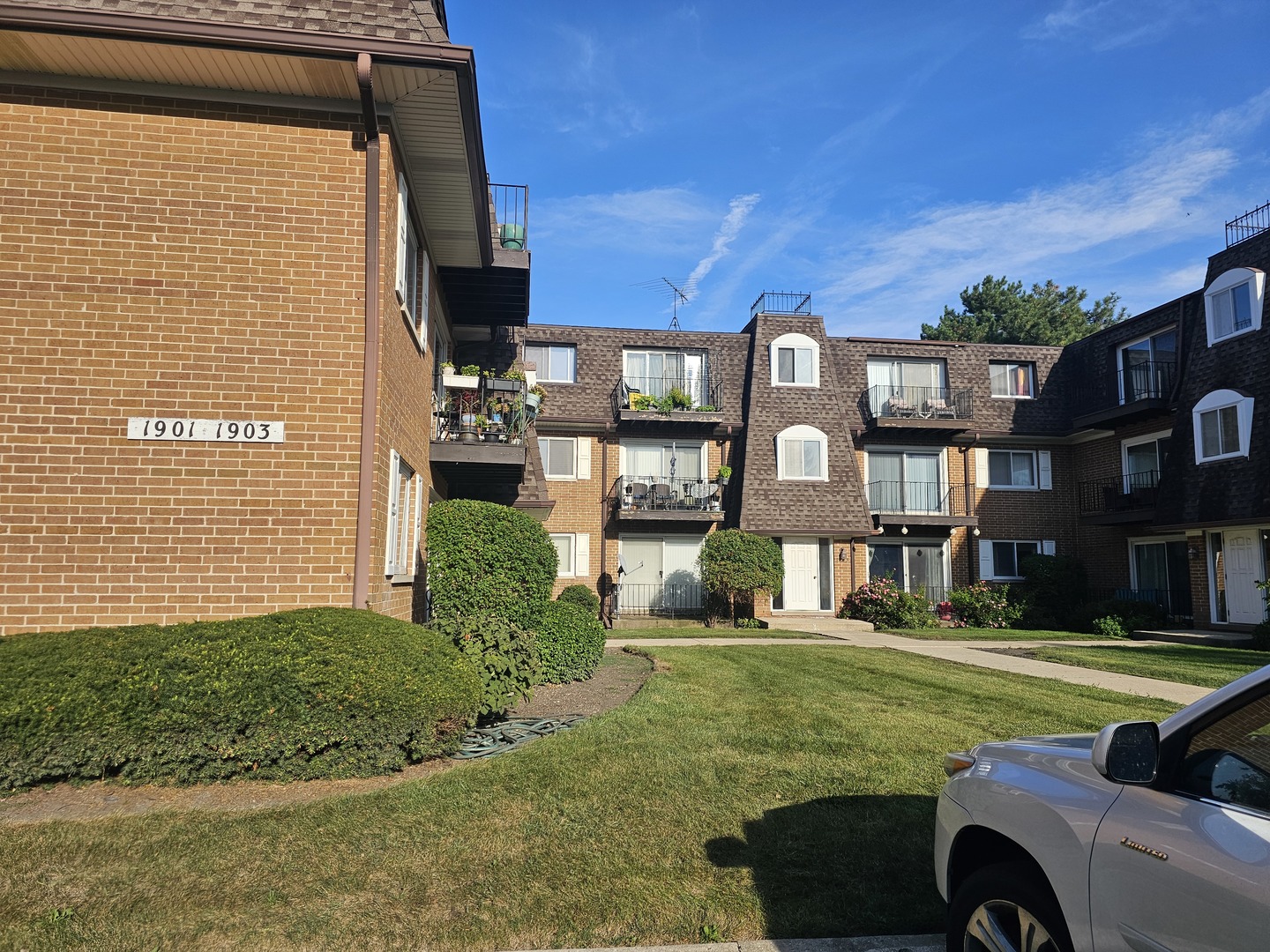 1903 West Golf Road, Unit 1B Mount Prospect, IL 60056 - Photo 2 of 30 Gallery Image 2