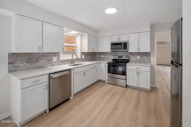 $479,999 | 4 Woodshire Court, Malta, NY 12019