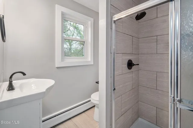 $479,999 | 4 Woodshire Court, Malta, NY 12019