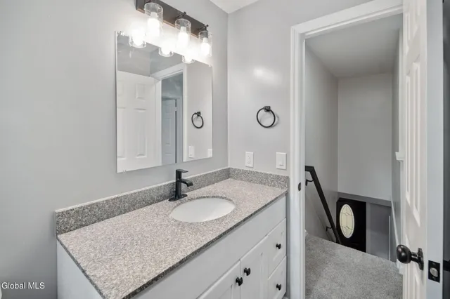 $479,999 | 4 Woodshire Court, Malta, NY 12019