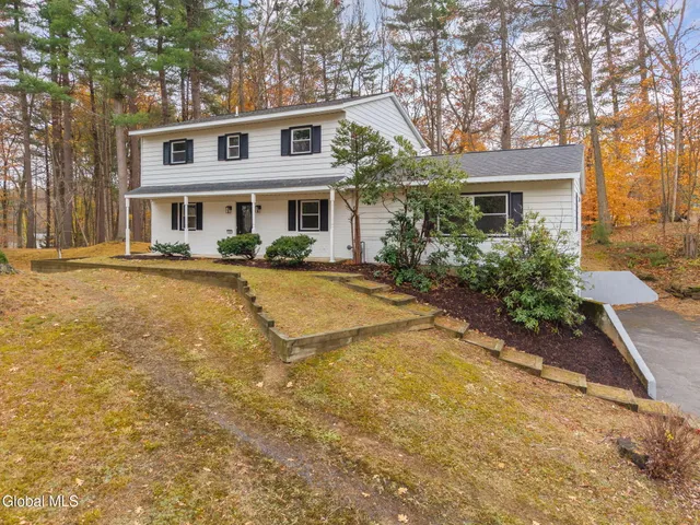 $479,999 | 4 Woodshire Court, Malta, NY 12019