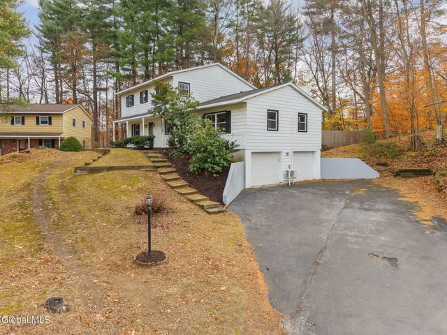 $479,999 | 4 Woodshire Court, Malta, NY 12019