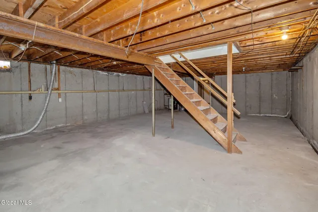 $479,999 | 4 Woodshire Court, Malta, NY 12019