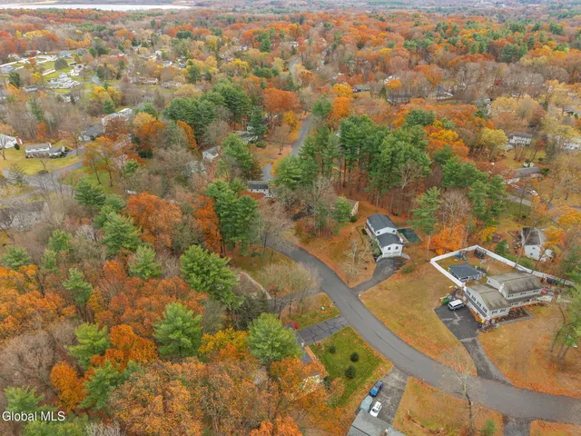 $479,999 | 4 Woodshire Court, Malta, NY 12019