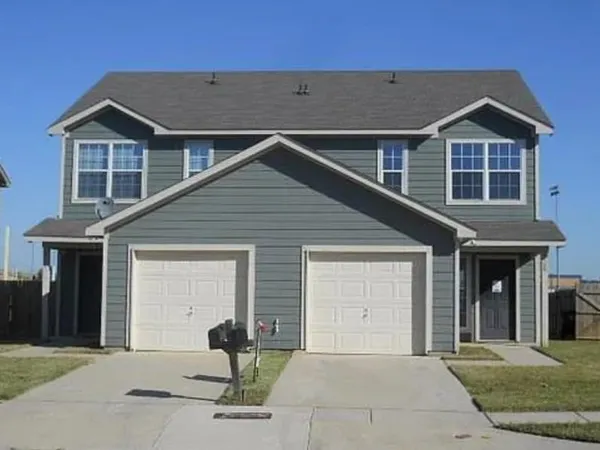 $1,695 | 4510 Alamosa Street, Fort Worth, TX 76119