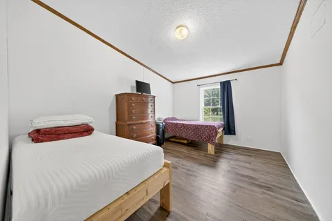 a view of a big room with an empty space