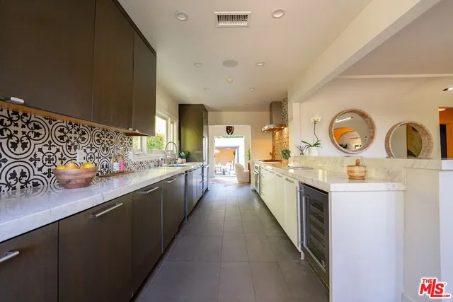 $2,999,000 | 430 North Flores Street, Los Angeles, CA 90048