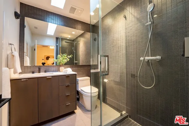 $2,999,000 | 430 North Flores Street, Los Angeles, CA 90048