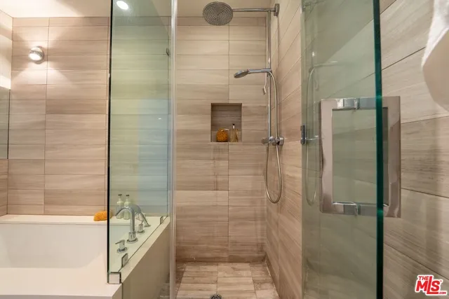 $2,999,000 | 430 North Flores Street, Los Angeles, CA 90048