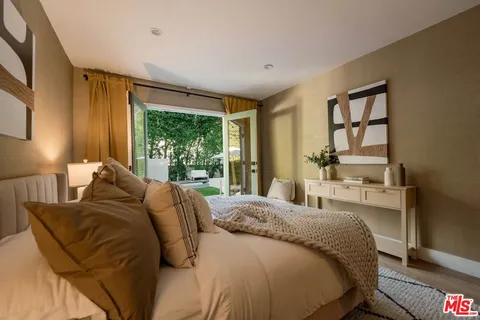 $2,999,000 | 430 North Flores Street, Los Angeles, CA 90048