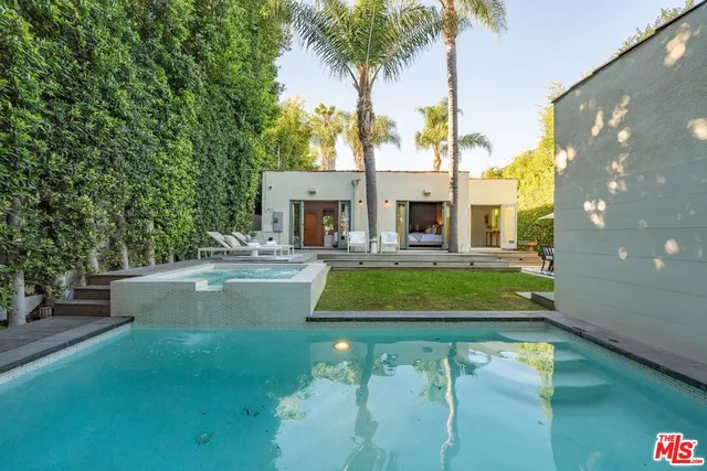 $2,999,000 | 430 North Flores Street, Los Angeles, CA 90048