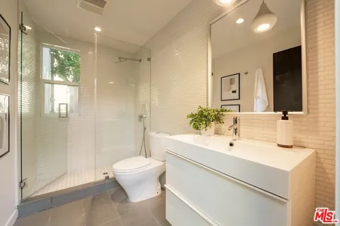 $2,999,000 | 430 North Flores Street, Los Angeles, CA 90048