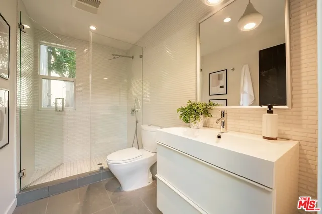 $2,999,000 | 430 North Flores Street, Los Angeles, CA 90048