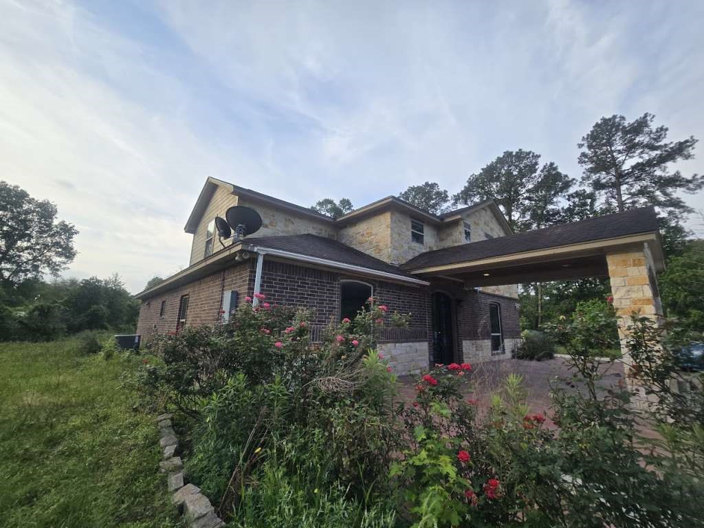 11529 Warner Road Cleveland, TX 77328 - Photo 20 of 27 a front view of a house with plants
