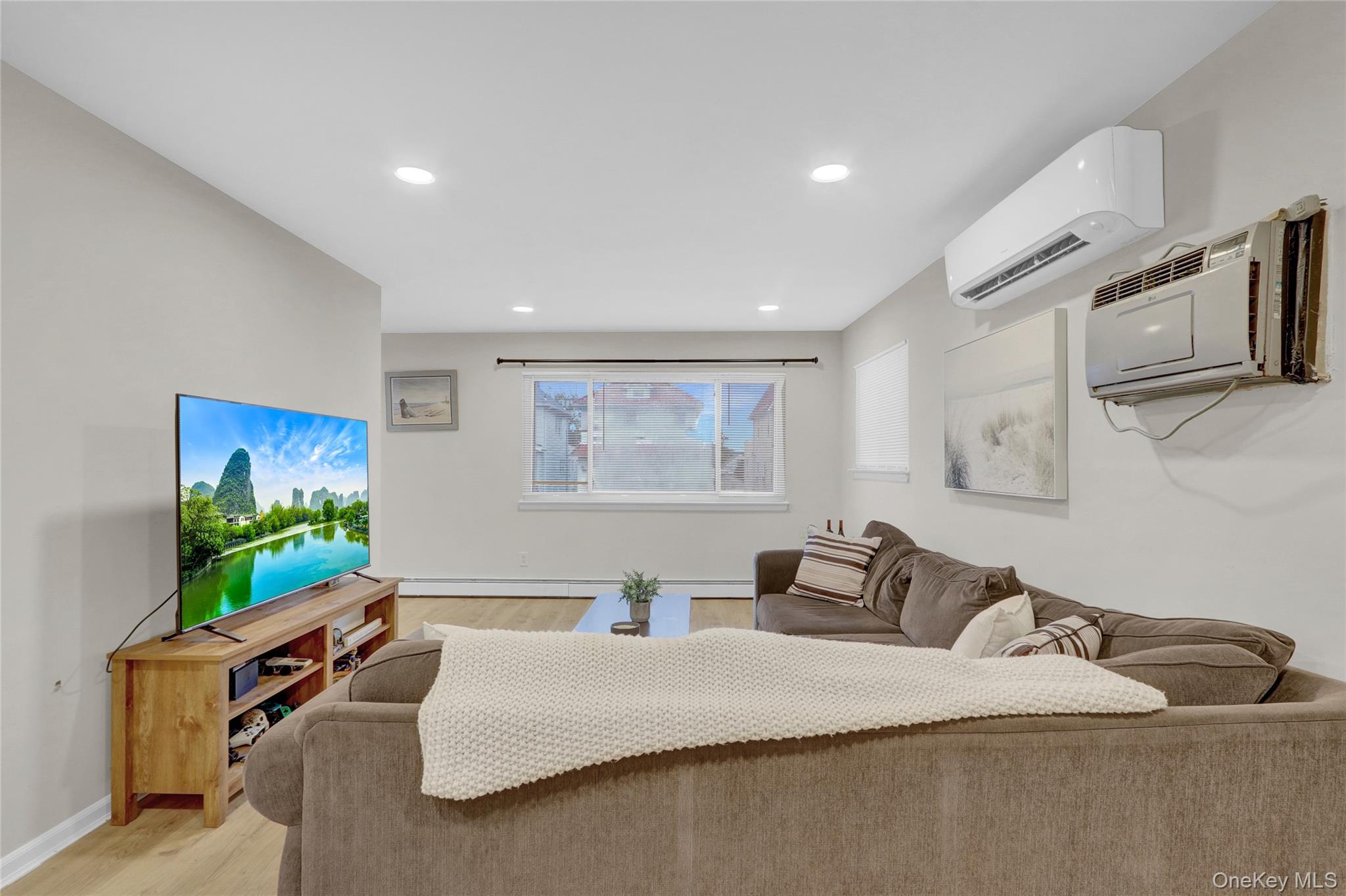 220 East Chester Street Long Beach, NY 11561 - Photo 13 of 26 a living room with furniture