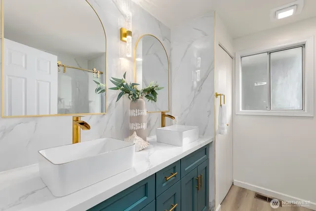 $1,385,000 | 6922 128th Place Southeast, Bellevue, WA 98006