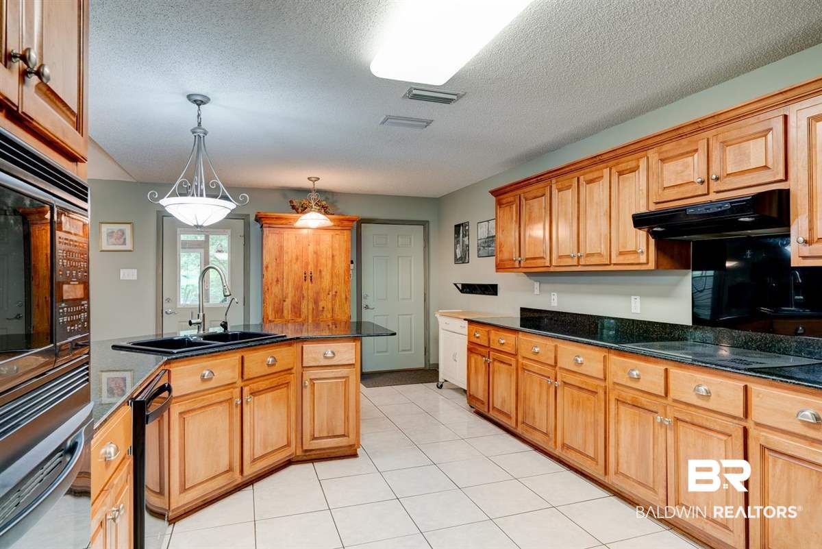 5005 Highcrest Drive Mobile, AL 36693 - Photo 3 of 26