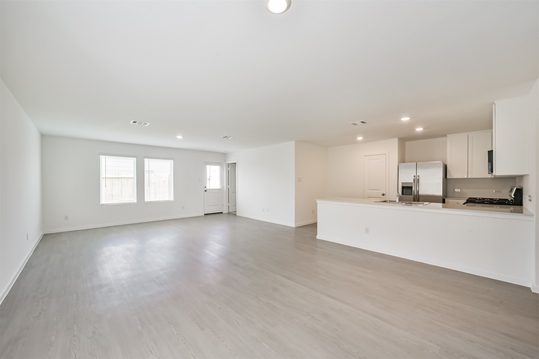 648 Burlina Road La Marque, TX 77568 - Photo 6 of 31 Dining/Living area