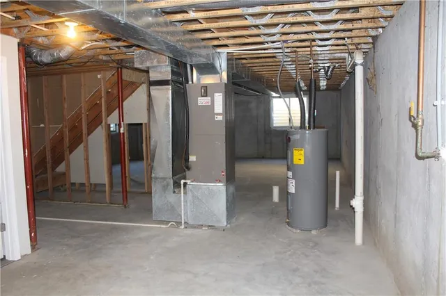 $265,000 | 216 South Dalton Drive, Lone Jack, MO 64070