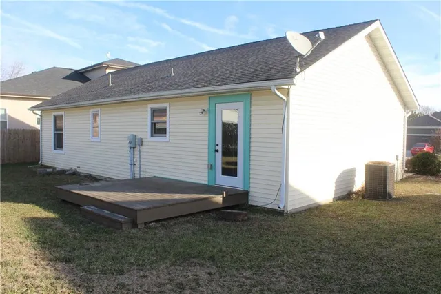 $265,000 | 216 South Dalton Drive, Lone Jack, MO 64070