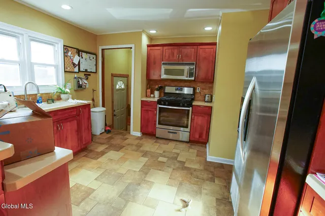 $2,800 | 48 Smith Bridge Road, Saratoga Springs, NY 12866