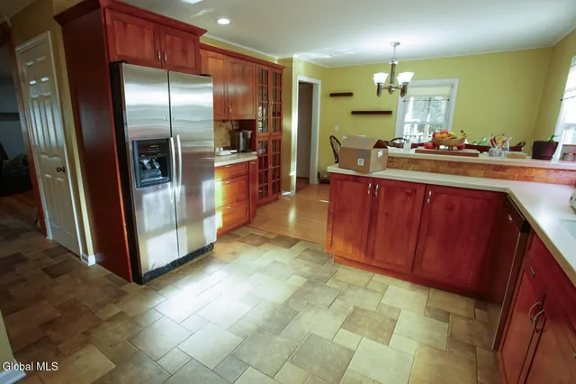 $2,800 | 48 Smith Bridge Road, Saratoga Springs, NY 12866